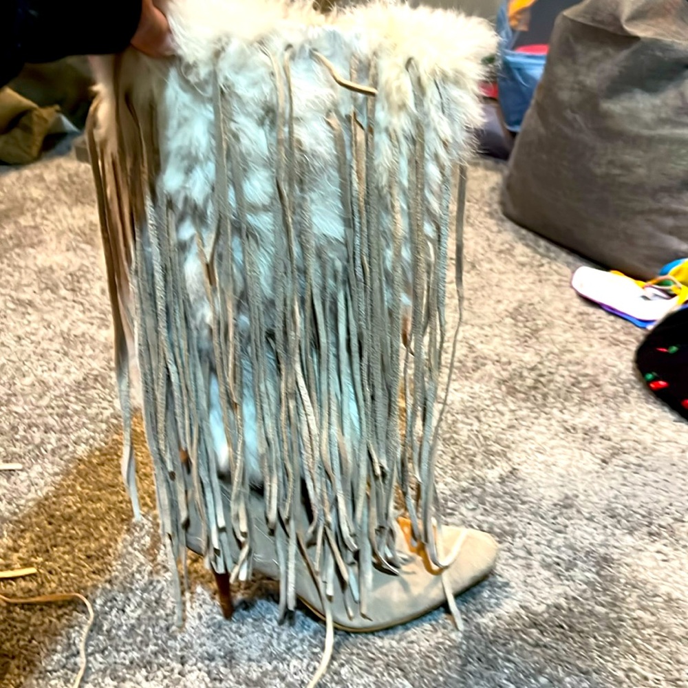 Heeled Capelta Tan Boots with Cream Fur and Fringed